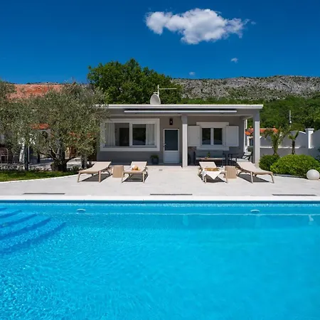 Villa Tugarka Private Pool, Fitness, Play-house, Great For Families, Max 6 Per. *