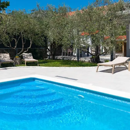 Villa Tugarka Private Pool, Fitness, Play-house, Great For Families, Max 6 Per. Tugare