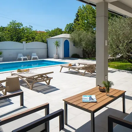 Tugarka Private Pool, Fitness, Play-house, Great For Families, Max 6 Per. Villa